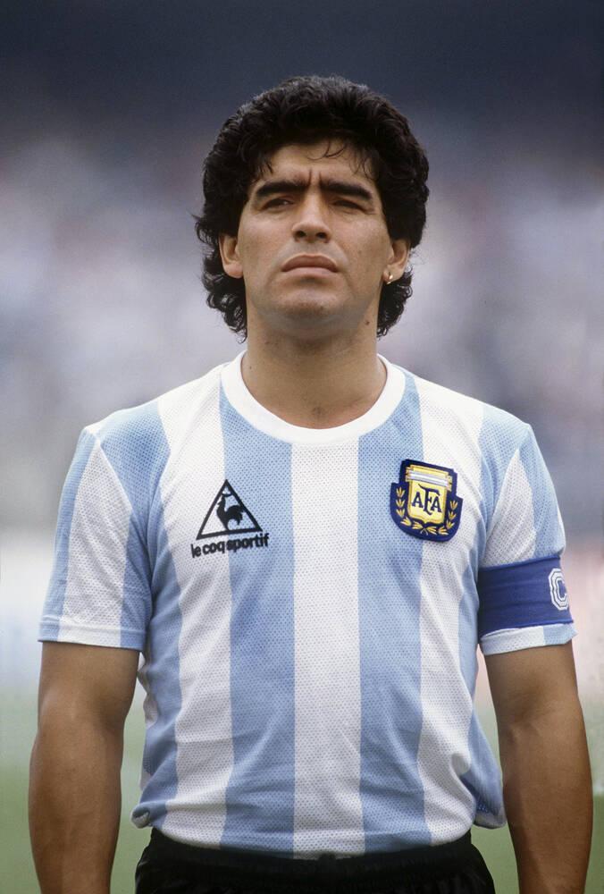 Il trasferimento di Maradona al Napoli: l’impatto sociale e sportivo.